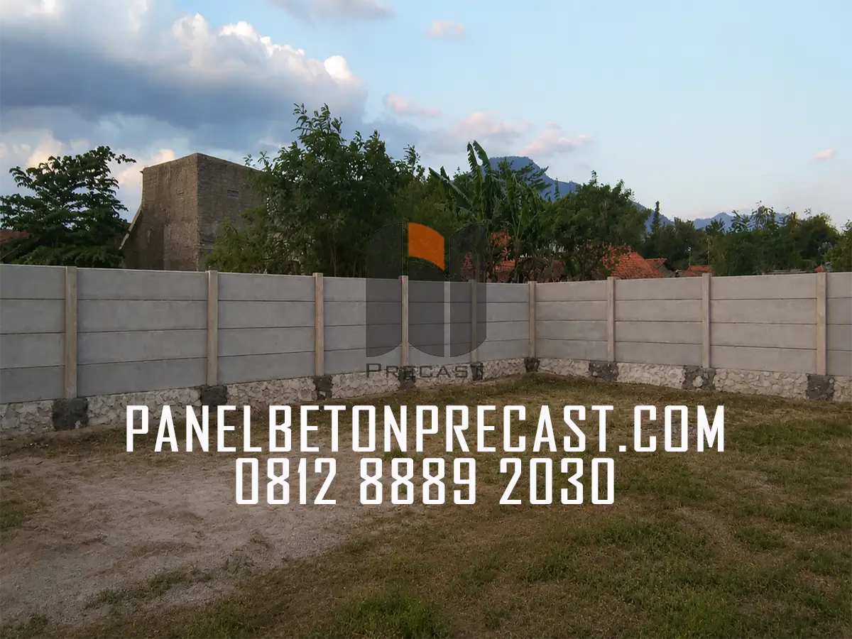 Pemasangan Pagar Panel beton di area penduduk
